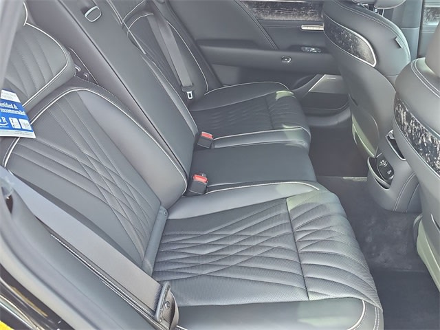 2025 Genesis G90  10