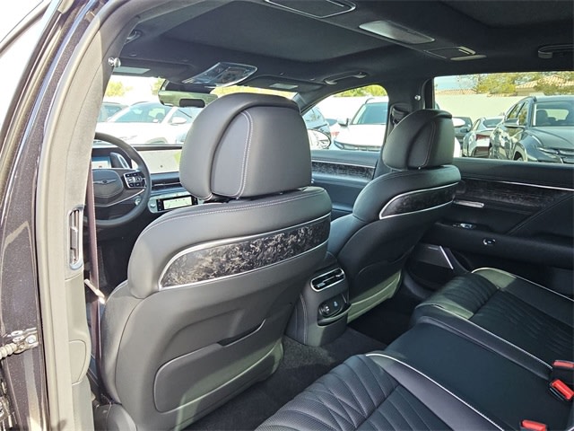 2025 Genesis G90  11
