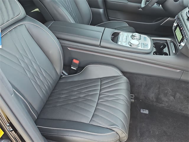 2025 Genesis G90  21