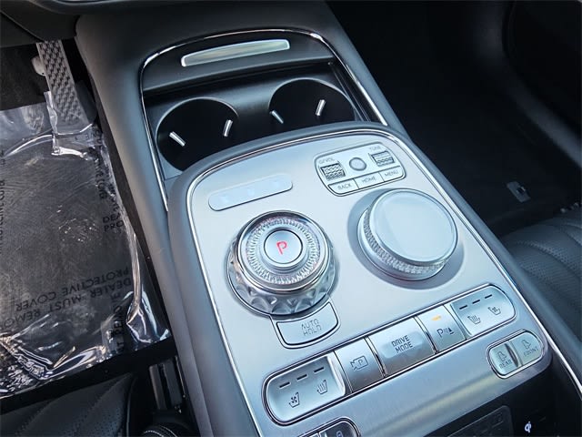 2025 Genesis G90  13