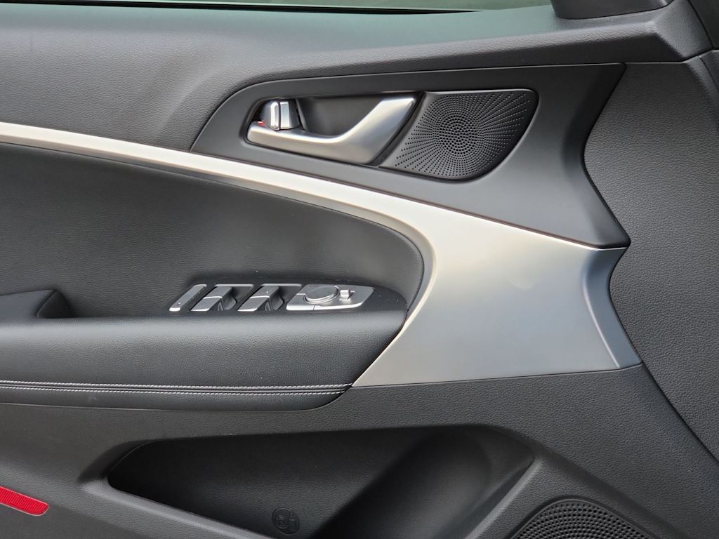 Thumbnail: 2022 Genesis G70 - 29