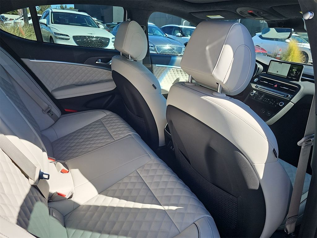 Thumbnail: 2025 Genesis G70 - 13