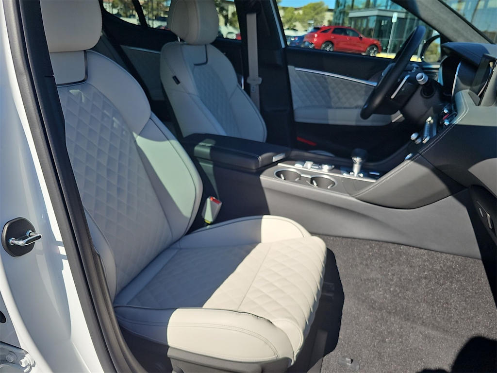 Thumbnail: 2025 Genesis G70 - 12