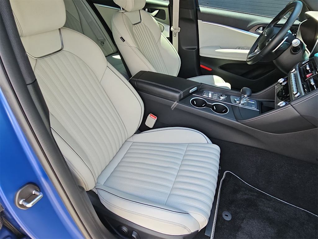 Thumbnail: 2025 Genesis G70 - 12