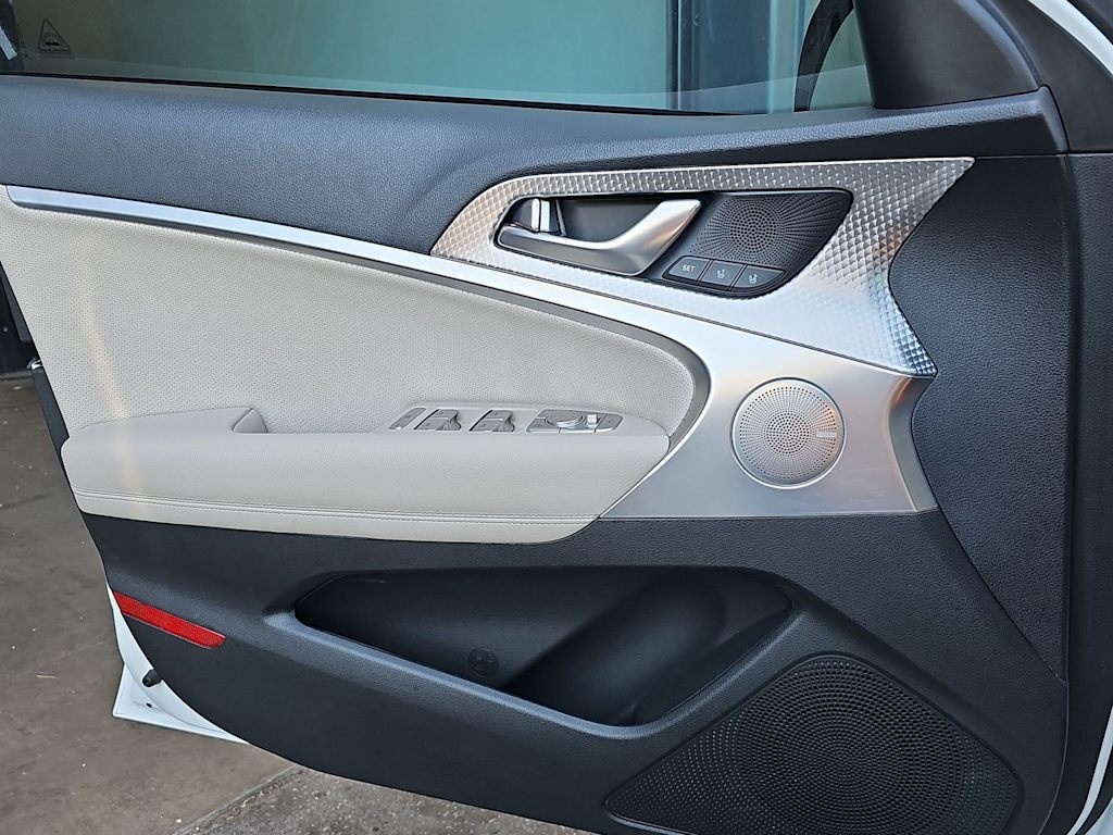 Thumbnail: 2023 Genesis G70 - 28