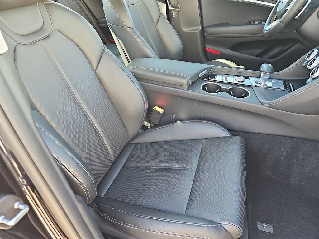 Thumbnail: 2020 Genesis G70 - 22