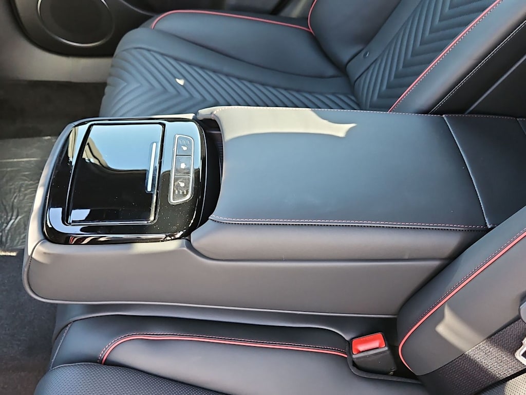 Thumbnail: 2024 Genesis G80 - 32