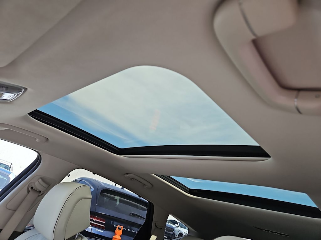 Thumbnail: 2021 Genesis GV80 - 29
