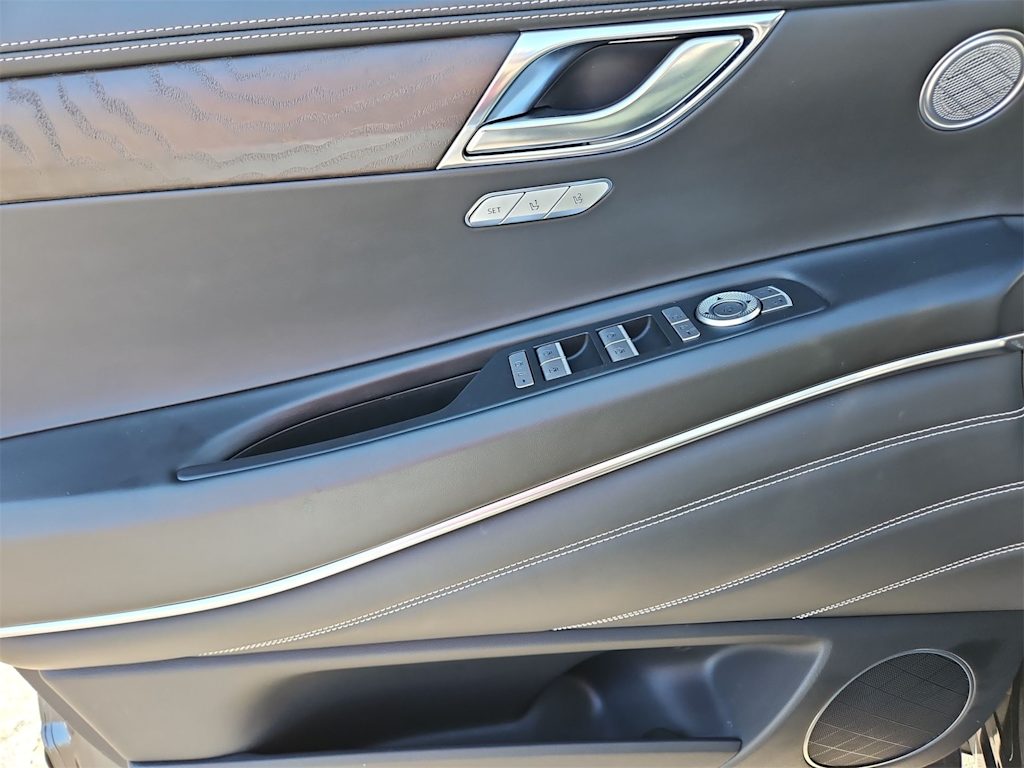 Thumbnail: 2021 Genesis GV80 - 30