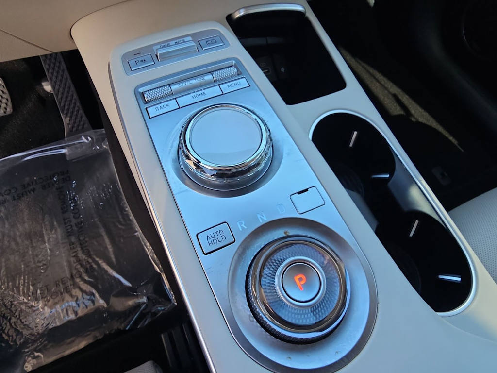 Thumbnail: 2022 Genesis GV70 - 24