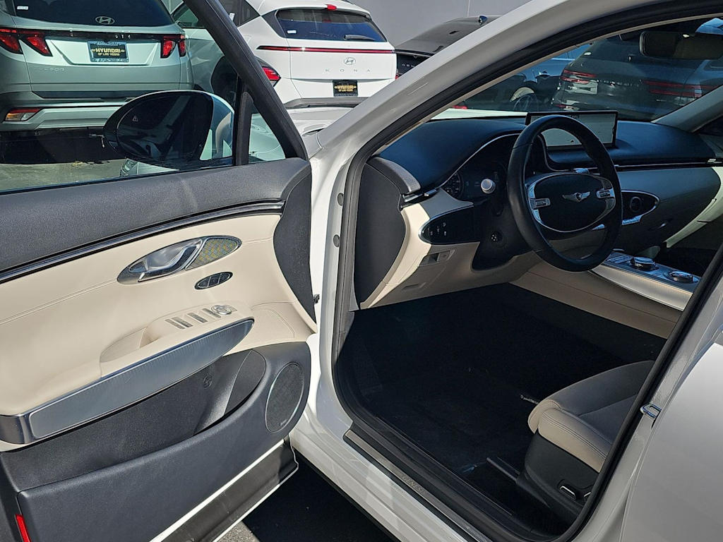 Thumbnail: 2022 Genesis GV70 - 20