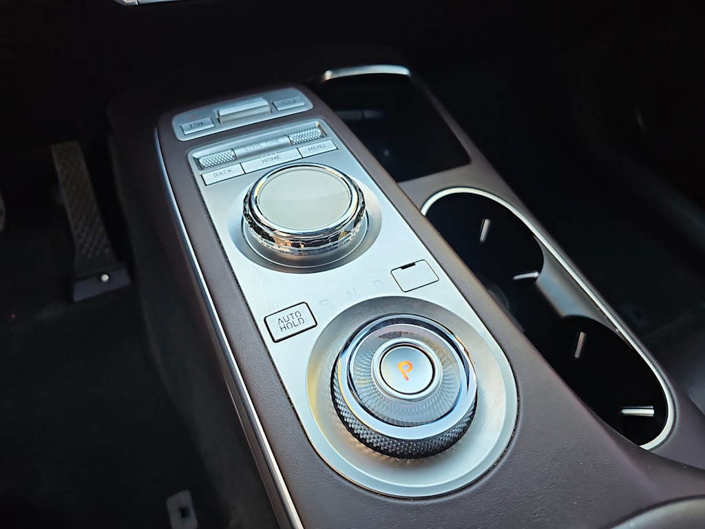 Thumbnail: 2022 Genesis GV70 - 16