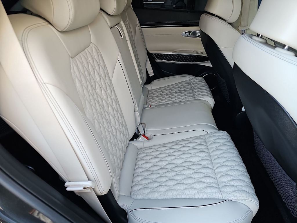 Thumbnail: 2025 Genesis GV70 - 24