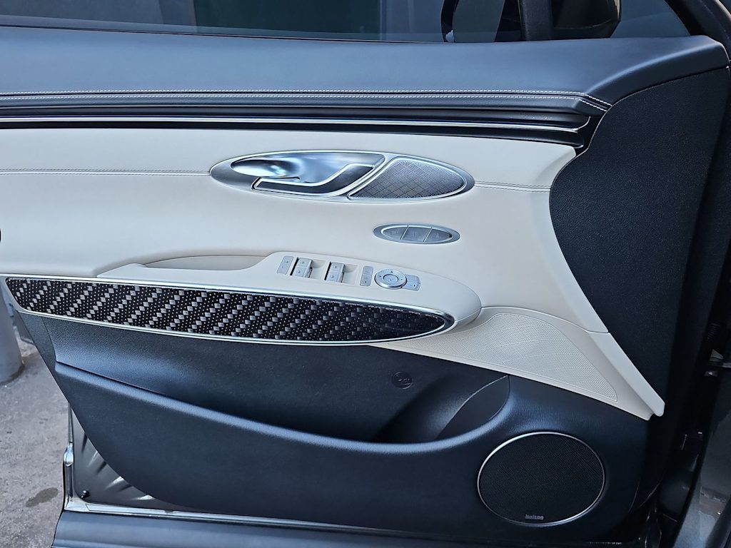 Thumbnail: 2025 Genesis GV70 - 28