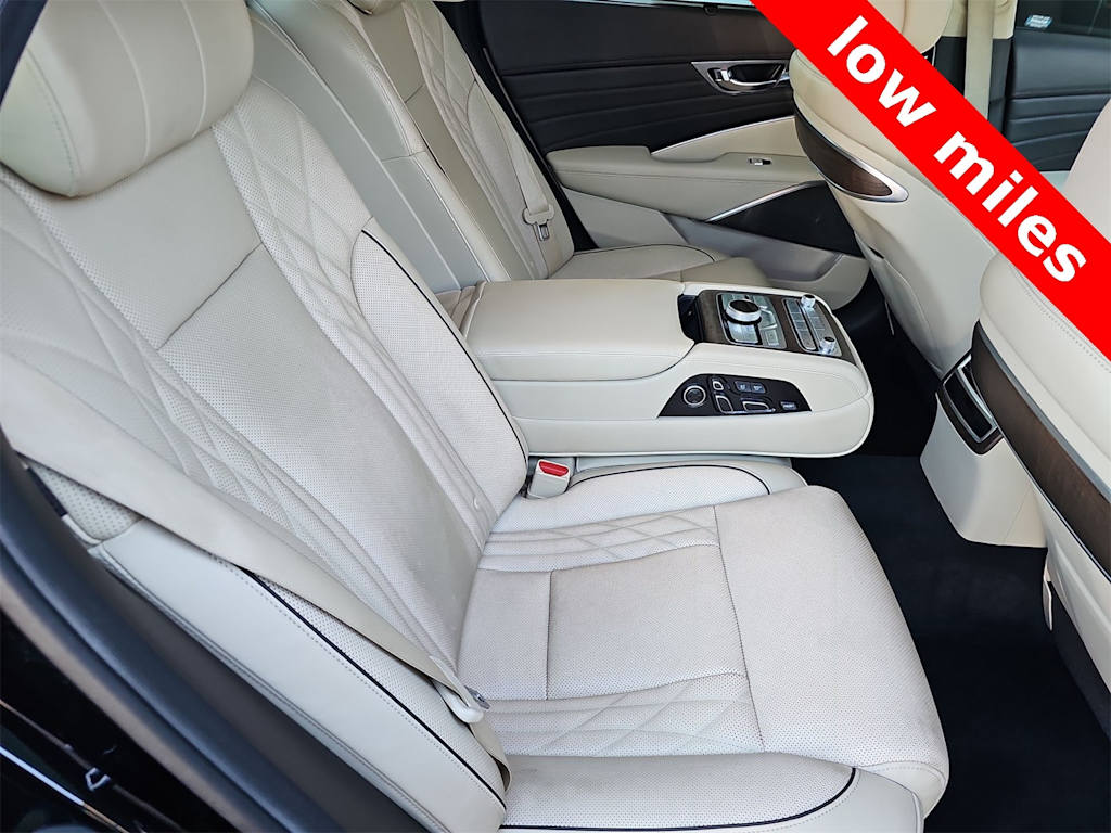 Thumbnail: 2019 Kia K900 - 23