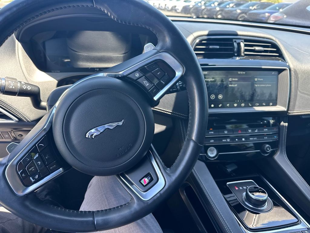 Thumbnail: 2018 Jaguar F-Pace - 2