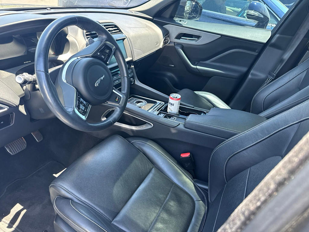 Thumbnail: 2018 Jaguar F-Pace - 8