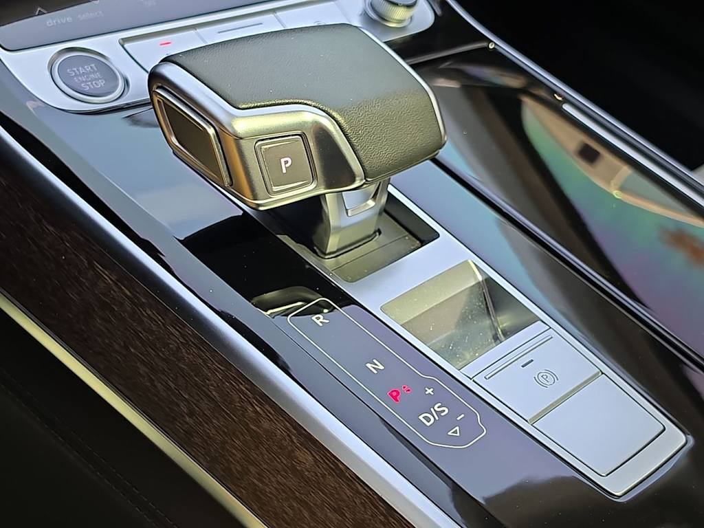 Thumbnail: 2024 Audi A8 - 15