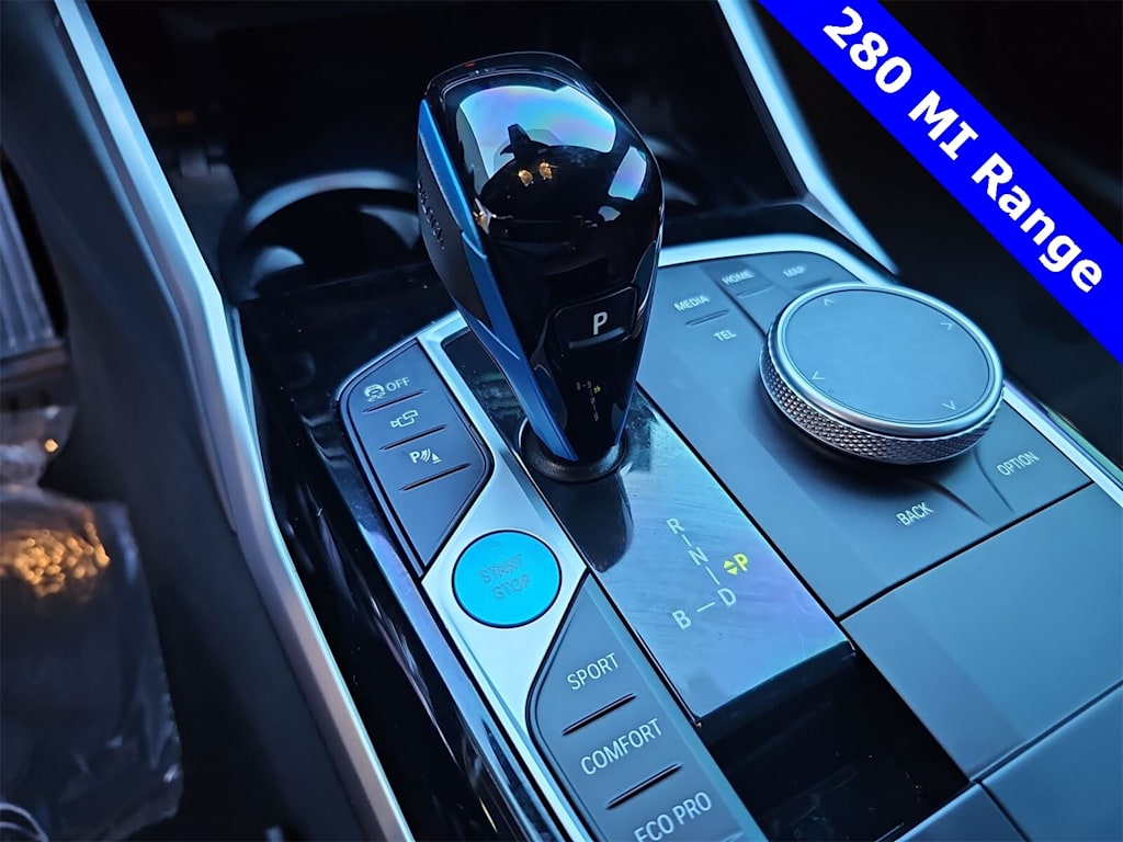 Thumbnail: 2022 BMW i4 - 12