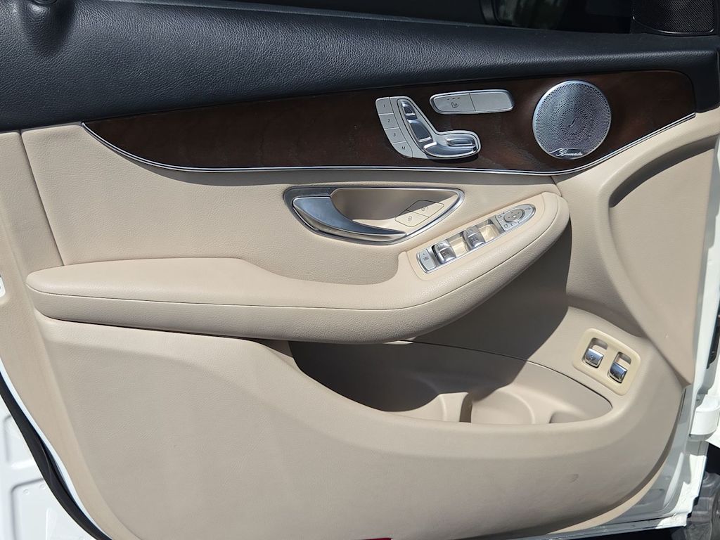 Thumbnail: 2019 Mercedes-Benz GLC - 28