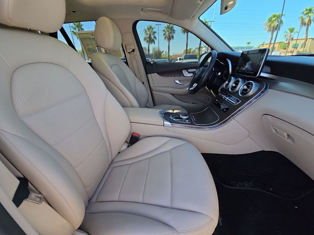 Thumbnail: 2019 Mercedes-Benz GLC - 24