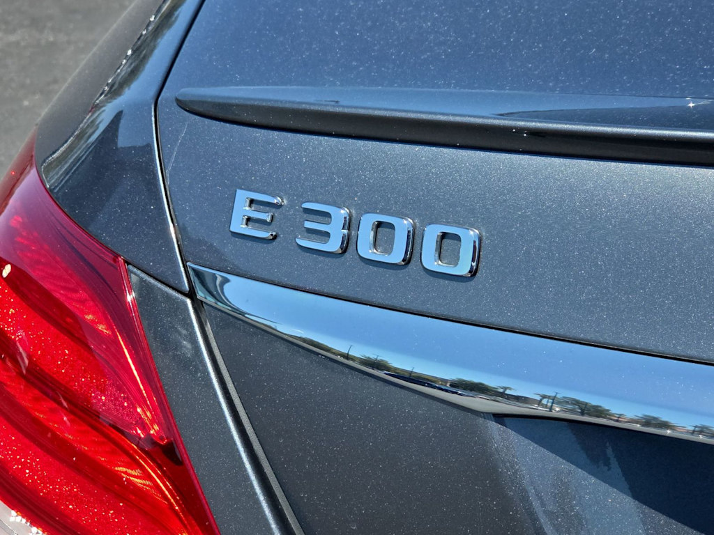 Thumbnail: 2018 Mercedes-Benz E-Class - 7