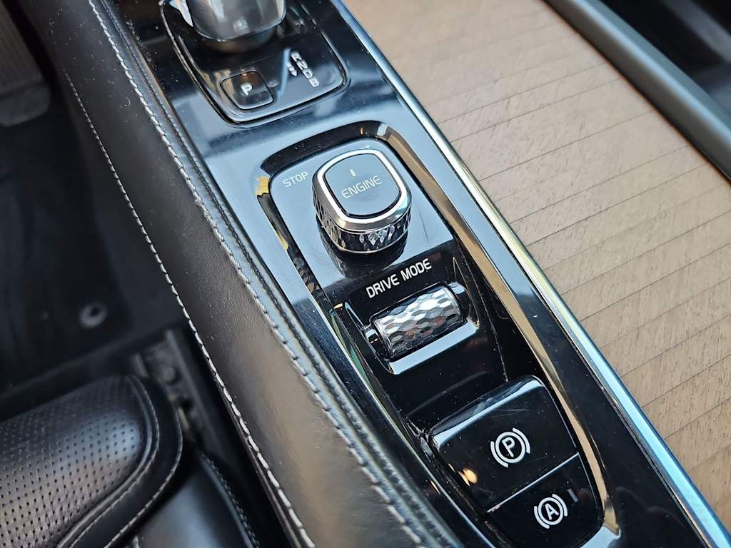 Thumbnail: 2016 Volvo XC90 - 23