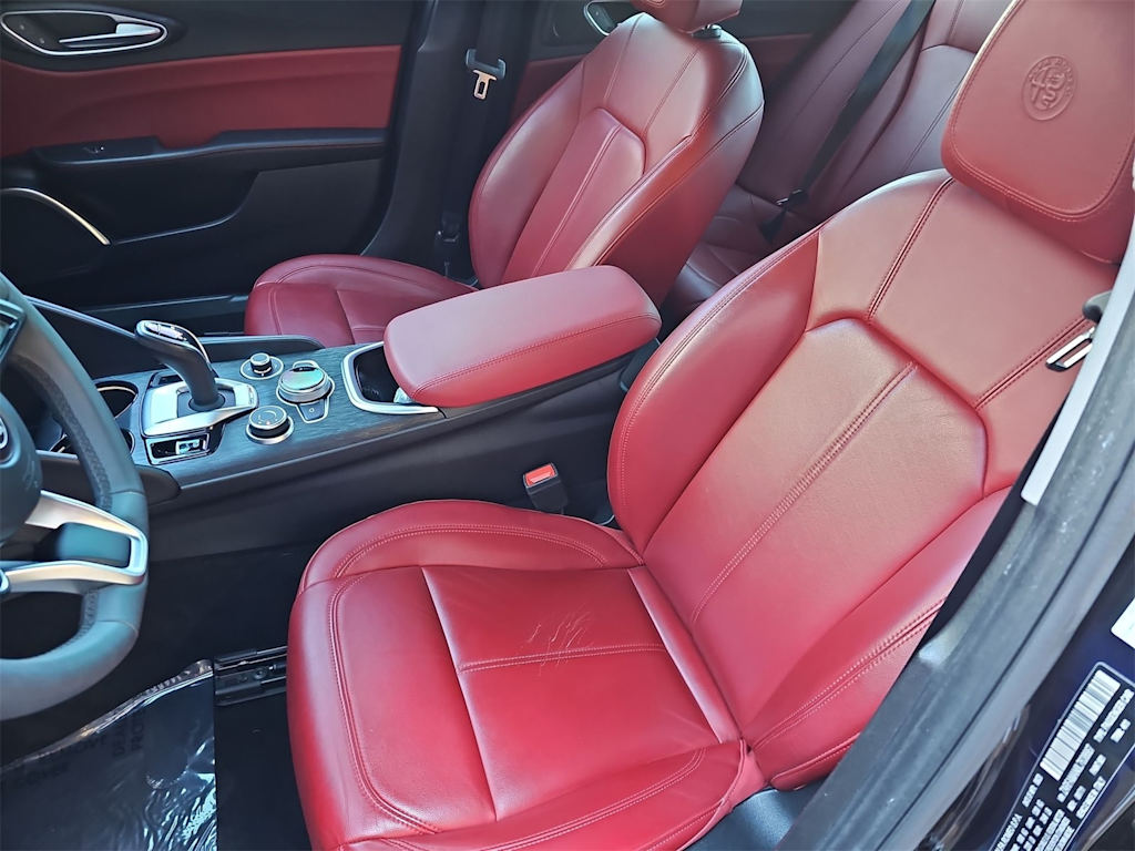 Thumbnail: 2020 Alfa Romeo Giulia - 10