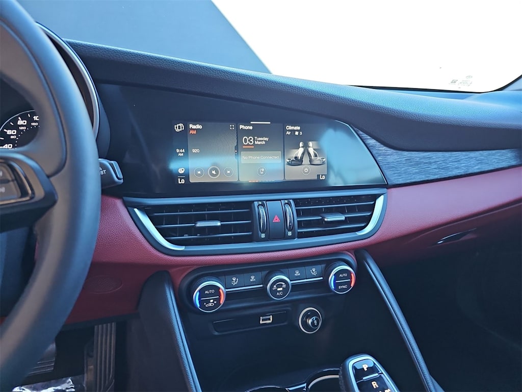 Thumbnail: 2020 Alfa Romeo Giulia - 14