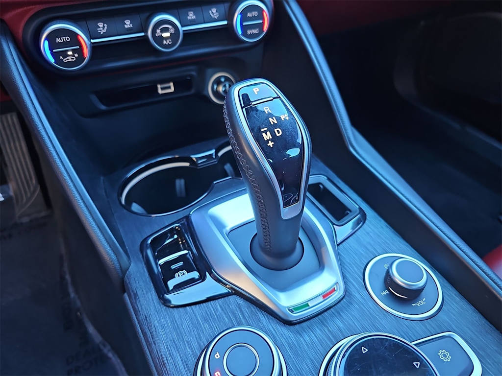 Thumbnail: 2020 Alfa Romeo Giulia - 15