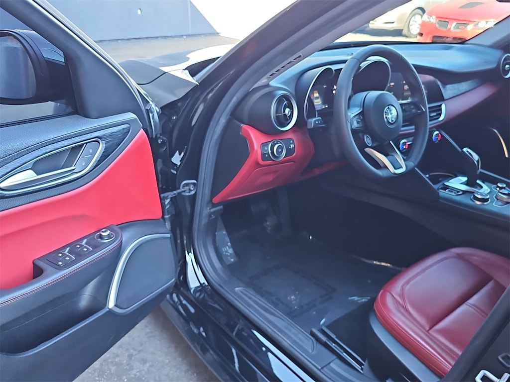 Thumbnail: 2020 Alfa Romeo Giulia - 2