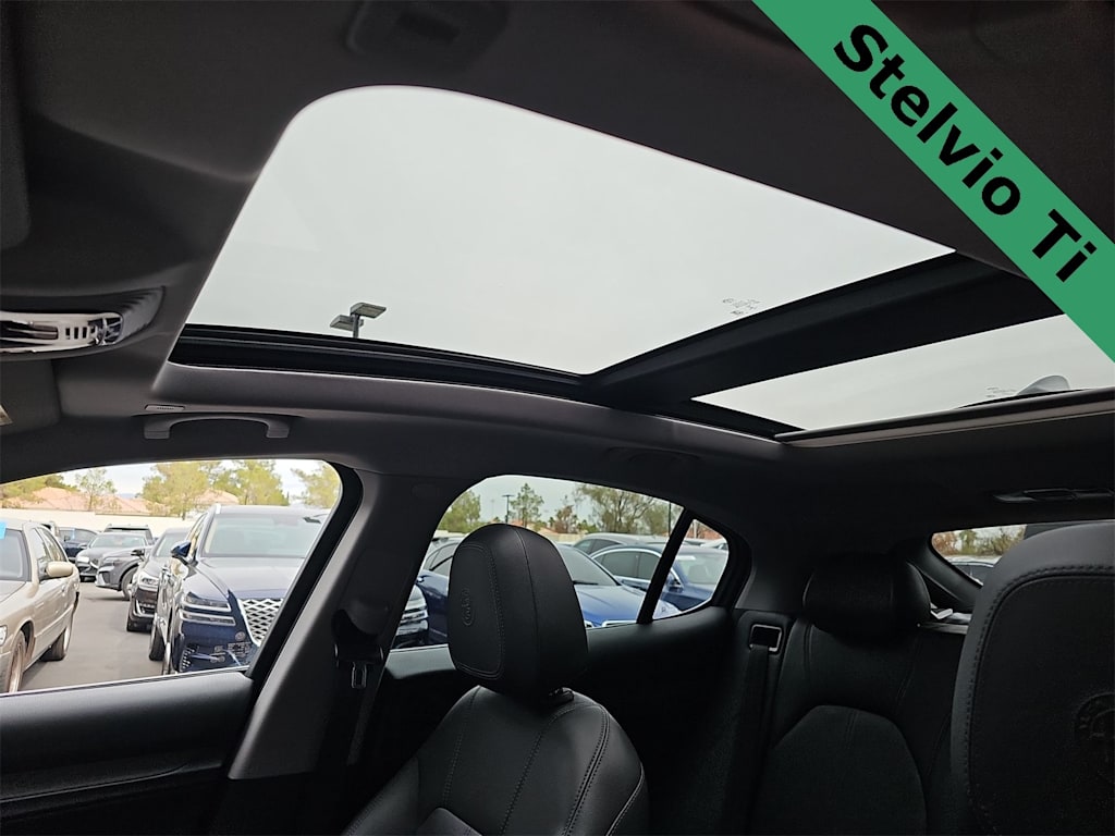 Thumbnail: 2021 Alfa Romeo Stelvio - 29