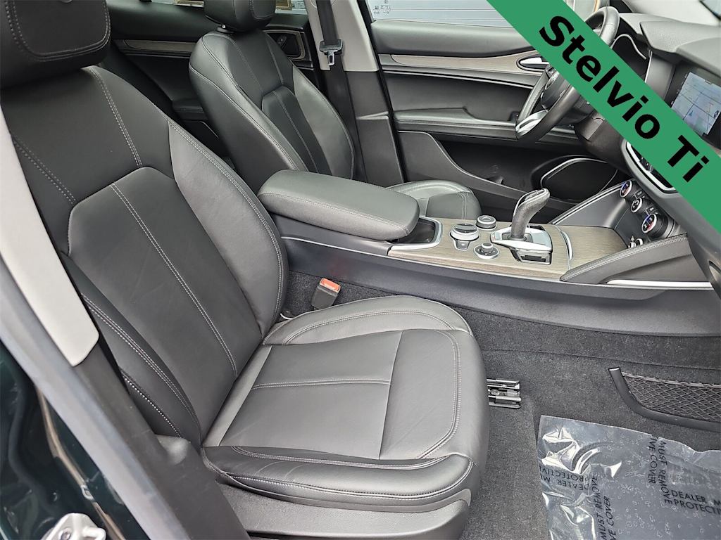 Thumbnail: 2021 Alfa Romeo Stelvio - 11