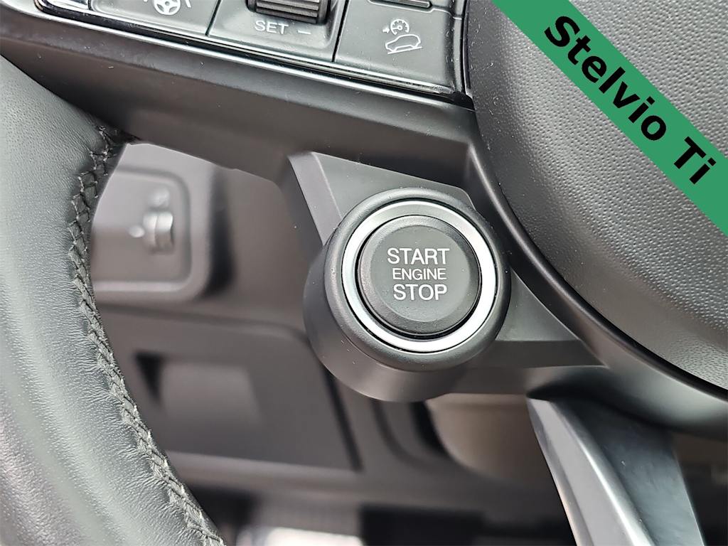 Thumbnail: 2021 Alfa Romeo Stelvio - 25