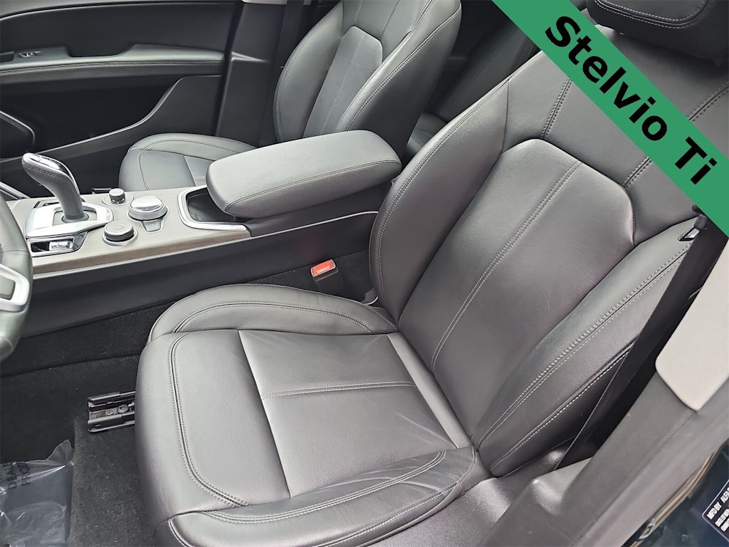 Thumbnail: 2021 Alfa Romeo Stelvio - 10