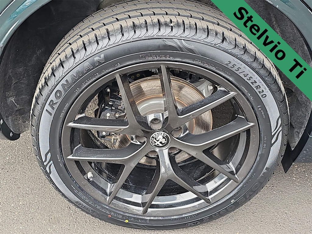 Thumbnail: 2021 Alfa Romeo Stelvio - 7