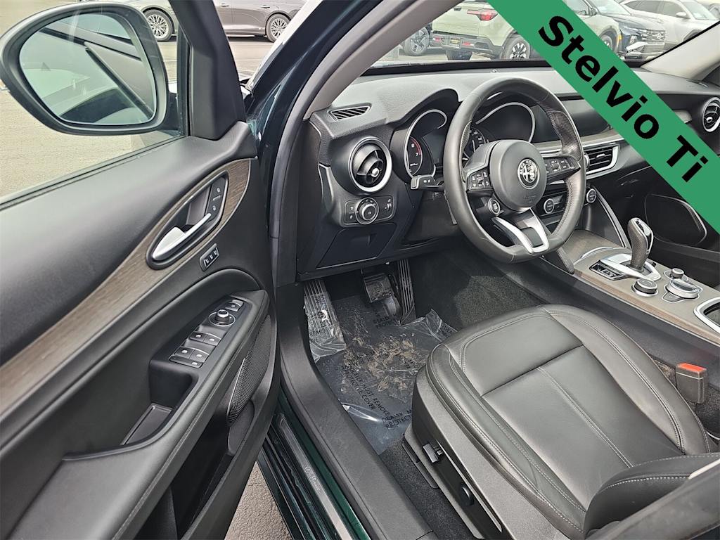 Thumbnail: 2021 Alfa Romeo Stelvio - 2