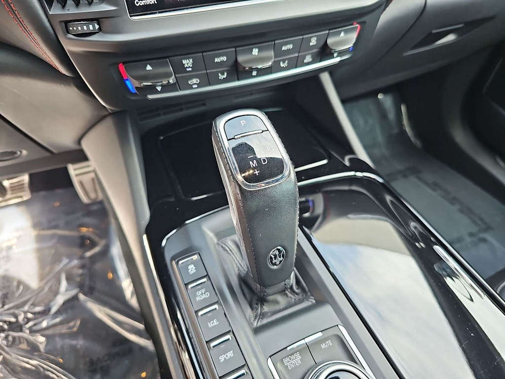 Thumbnail: 2021 Maserati Levante - 16