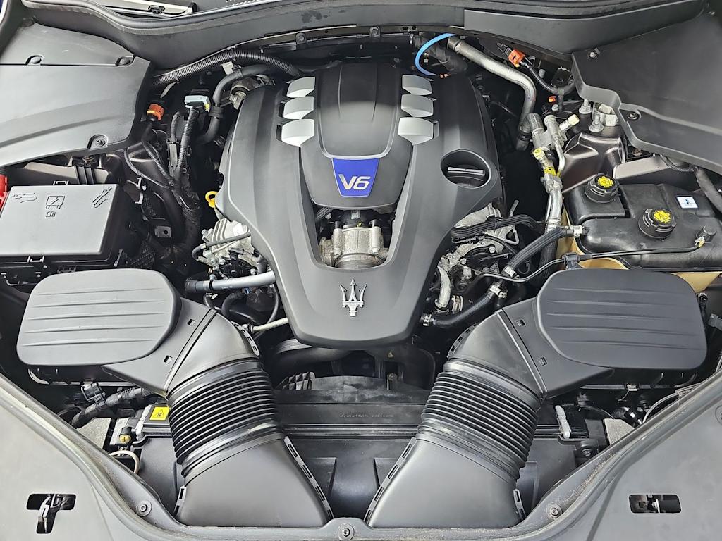 Thumbnail: 2021 Maserati Levante - 9