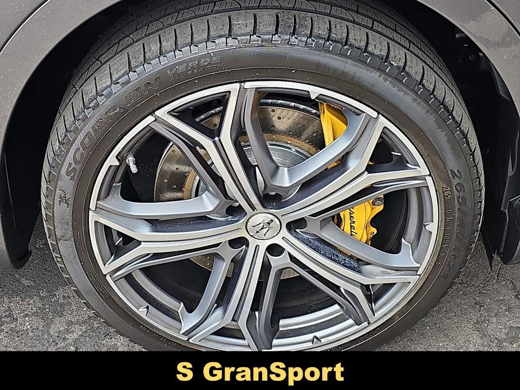 Thumbnail: 2021 Maserati Levante - 8