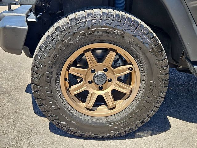 Thumbnail: 2017 Jeep Wrangler - 7