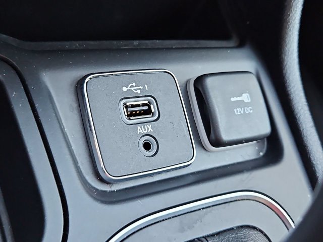 Thumbnail: 2019 Jeep Cherokee - 34
