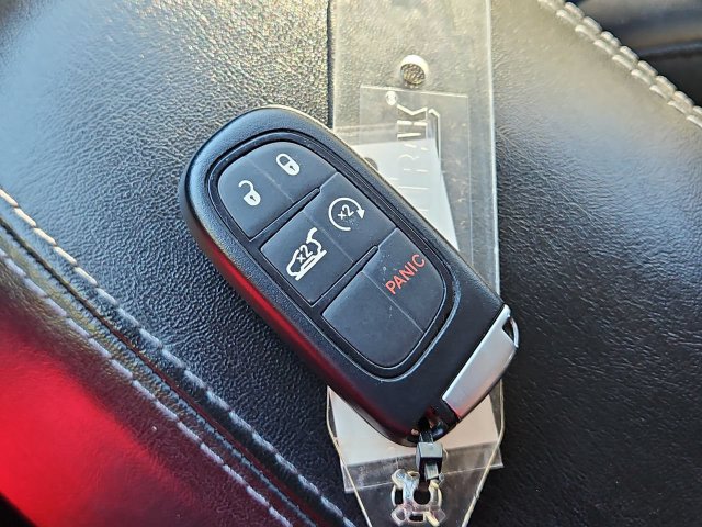 Thumbnail: 2019 Jeep Cherokee - 18