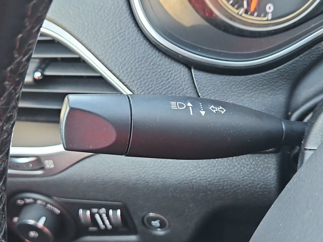 Thumbnail: 2019 Jeep Cherokee - 32