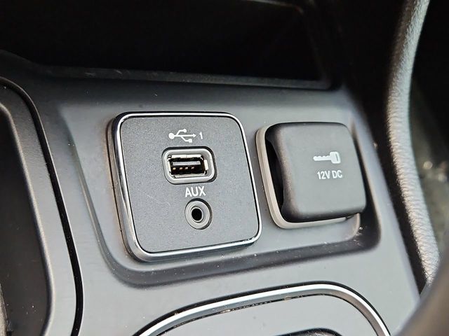 Thumbnail: 2019 Jeep Cherokee - 34