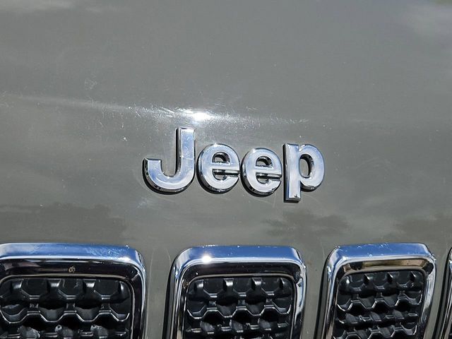 Thumbnail: 2019 Jeep Cherokee - 7