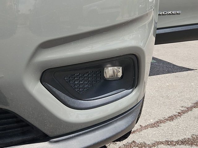 Thumbnail: 2019 Jeep Cherokee - 24