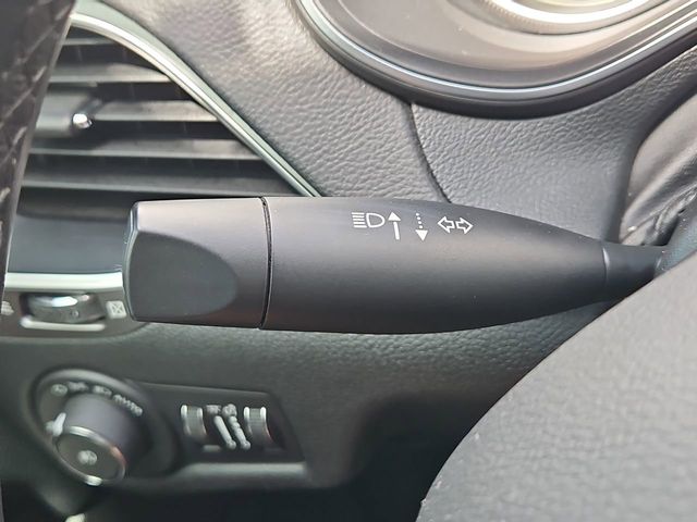 Thumbnail: 2019 Jeep Cherokee - 32