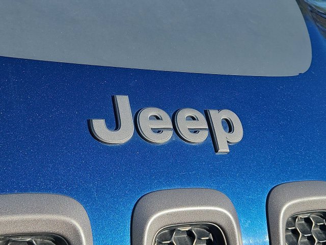 Thumbnail: 2018 Jeep Cherokee - 24