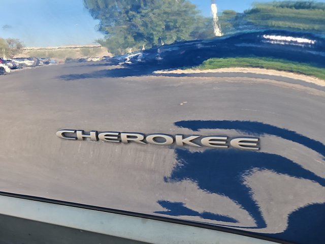Thumbnail: 2018 Jeep Cherokee - 25